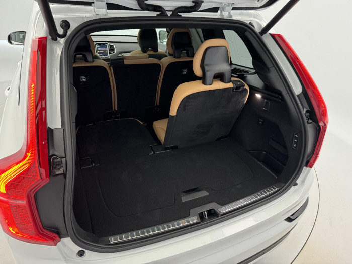 Volvo XC90 T8 AWD RECHARGE REZERVACE
