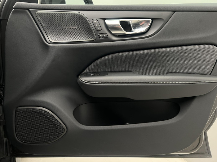 Volvo V60 CC B4 AWD PLUS AUT 1.maj.