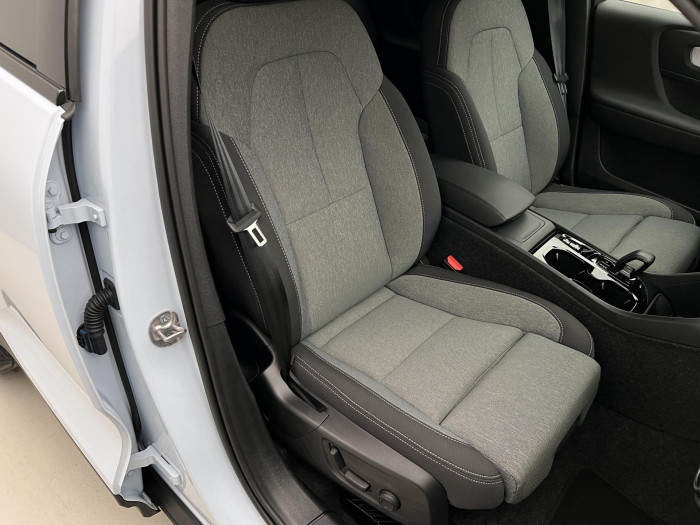 Volvo XC40 B3 PLUS DARK AUT CZ