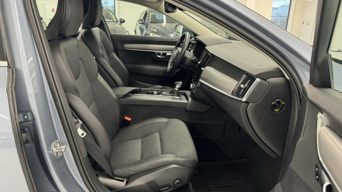 Volvo V90 D4 MOMENTUM AUT REZERVACE 2.0 d Momentum