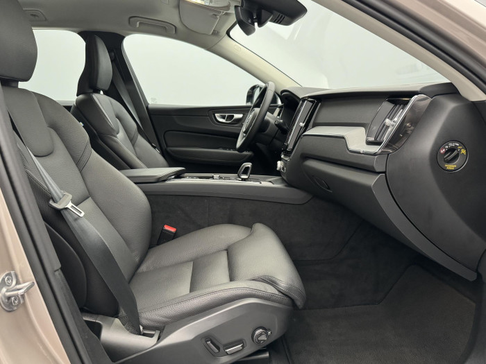 Volvo XC60 B4 AWD PLUS DARK CZ 1.maj