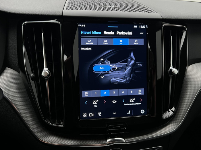 Volvo XC60 B4 AWD PLUS DARK AUT 1.maj.