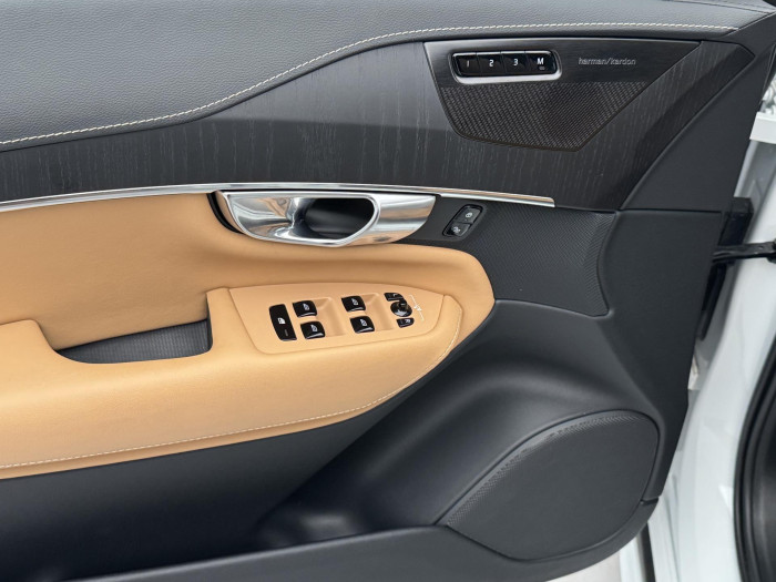 Volvo XC90 T8 AWD RECHARGE REZERVACE