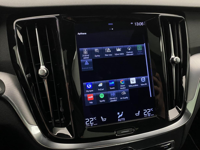 Volvo V60 B6 AWD R-DESIGN REZERVACE