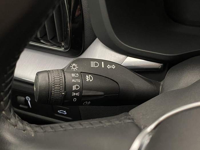 Volvo XC60 B4 MOMENTUM PRO AUT REZERVACE 2.0 Momentum