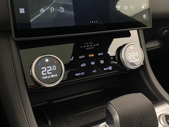 Jaguar F-Pace SVR 575 EDITION REZERVACE 5.0 Edition