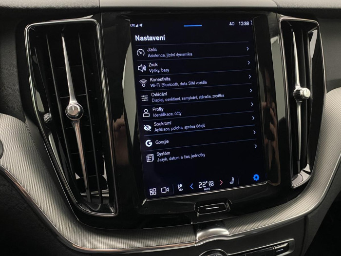 Volvo XC60 B4 PLUS DARK AUT REZERVACE 2.0 Plus