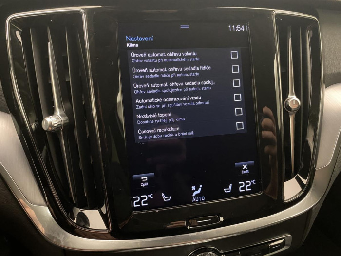 Volvo V60 B4 MOMENTUM AUT REZERVACE 2.0 Momentum