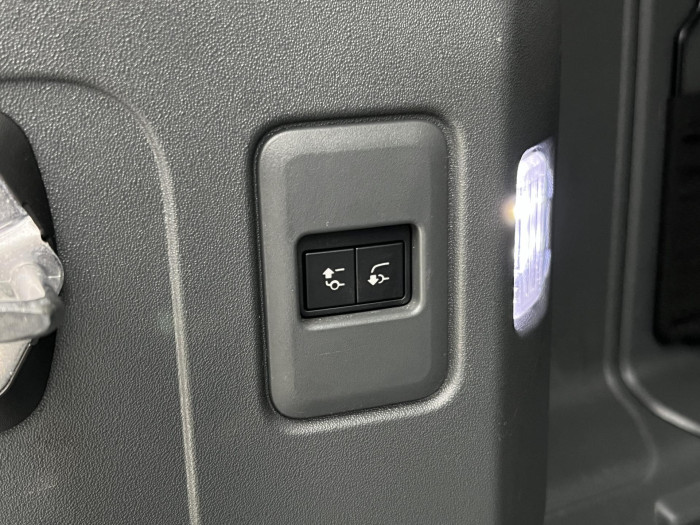 Land Rover Defender D250 SE AWD AUT CZ 3.0 d SE