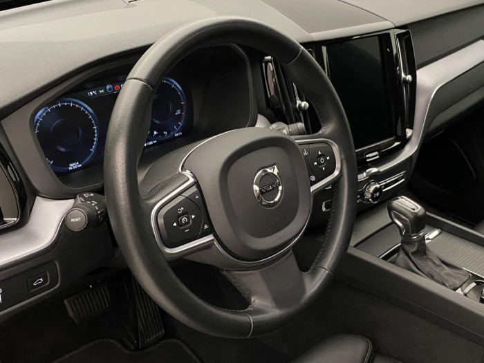 Volvo XC60 D4 MOMENTUM PRO AUT REZERVACE 2.0 d Momentum