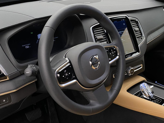 Volvo XC90 T8 AWD ULTIMATE DARK REZERVACE