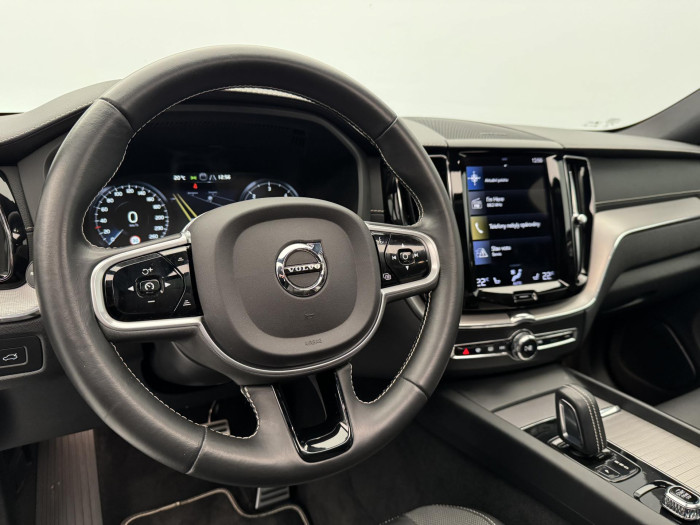 Volvo XC60 B5 AWD R-DESIGN AUT