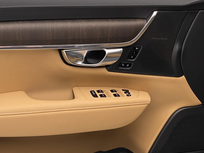 Volvo V90 T6 AWD RECHARGE REZERVACE