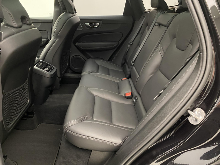 Volvo XC60 B5 AWD R-DESIGN AUT CZ