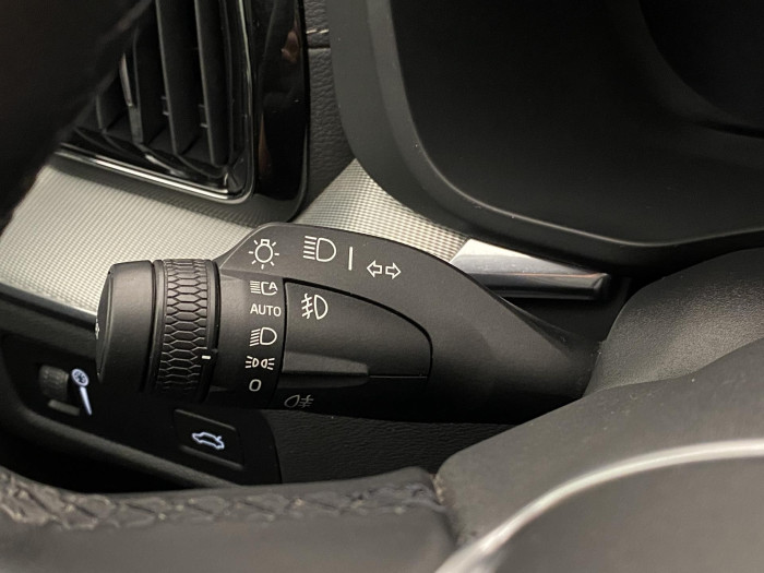 Volvo XC60 B5 AWD R-DESIGN AUT