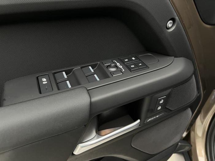 Land Rover Defender 110 D250 XDYNAMIC SE REZERVACE 3.0 d SE