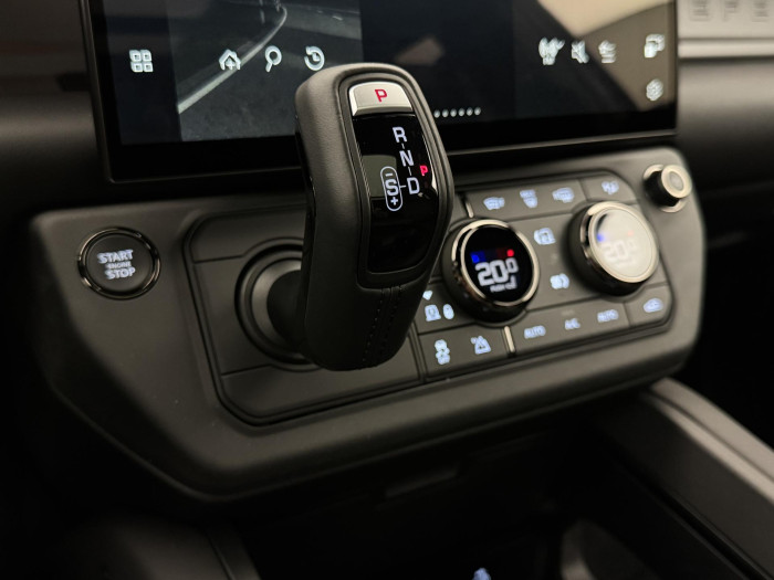 Land Rover Defender OCTA P635