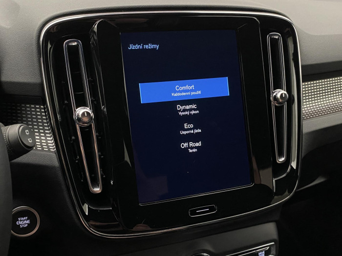 Volvo XC40 T3 R-DESIGN AUT 1.maj.