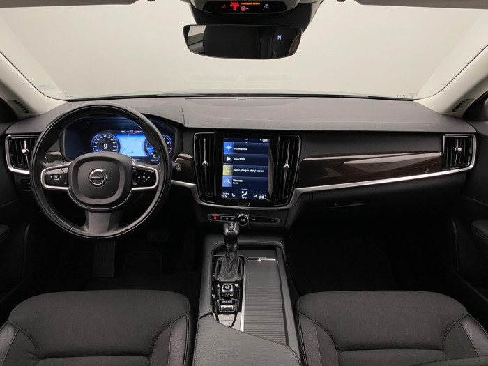 Volvo V90 T4 MOMENTUM AUT REZERVACE 2.0 Momentum