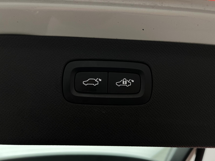 Volvo XC90 B5 AWD R-DESIGN 7MÍSTNÁ AUT CZ