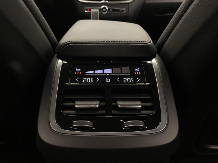 Volvo XC60 B4 AWD DARK PLUS AUT