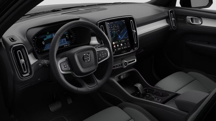 Volvo XC40 B4 AUT PLUS BLACK EDITION