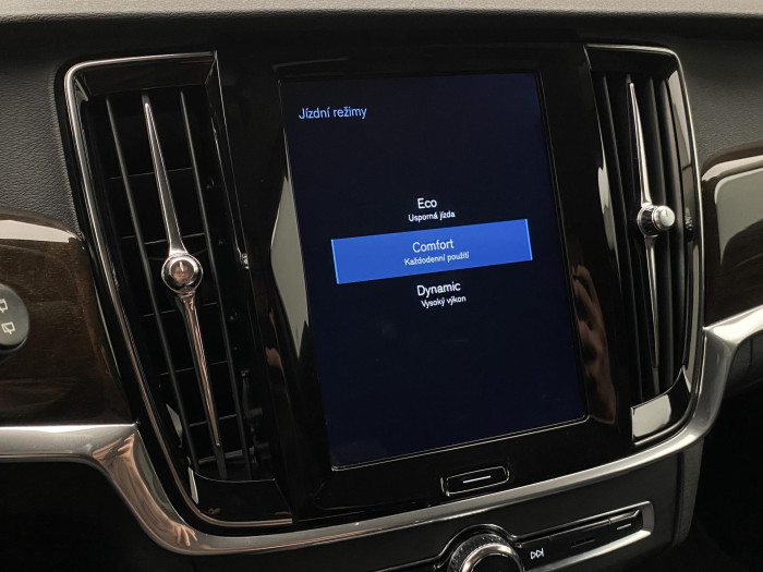 Volvo V90 T4 MOMENTUM AUT REZERVACE 2.0 Momentum