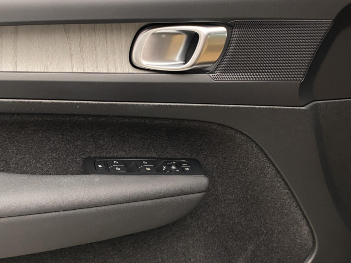 Volvo XC40 B4 AWD INSCRIPTION AUT CZ