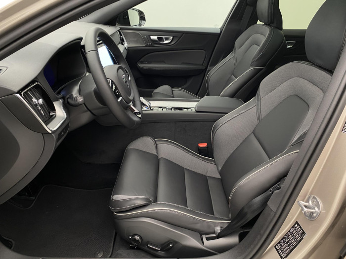 Volvo V60 B4 AUT DARK PLUS