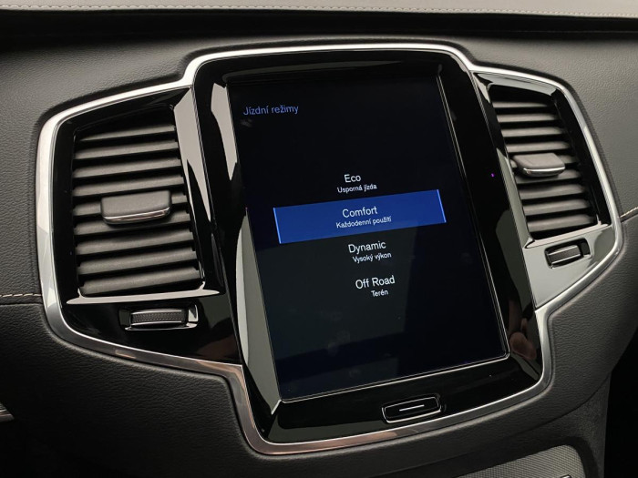 Volvo XC90 D5 AWD R-DESIGN AUT REZERVACE 2.0 d
