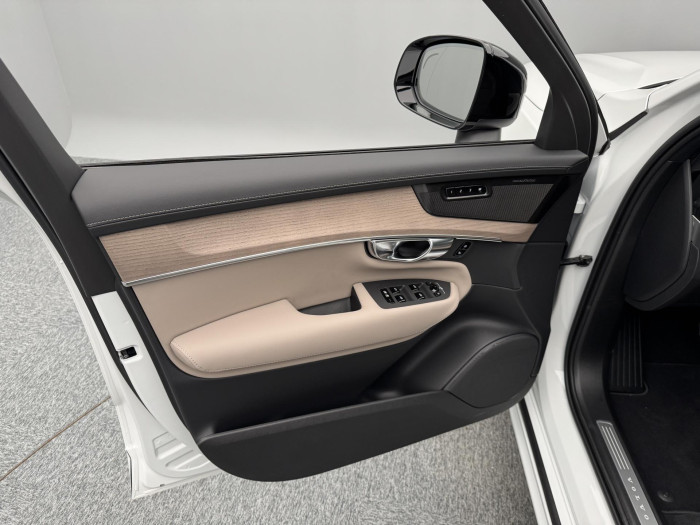 Volvo XC90 B5 AWD AUT DARK ULTRA 7 míst