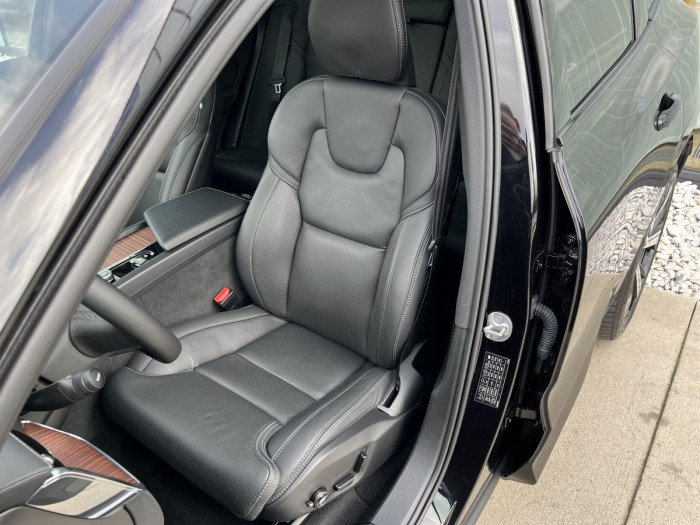 Volvo XC60 B5 AWD ULTIMATE DARK Aut CZ