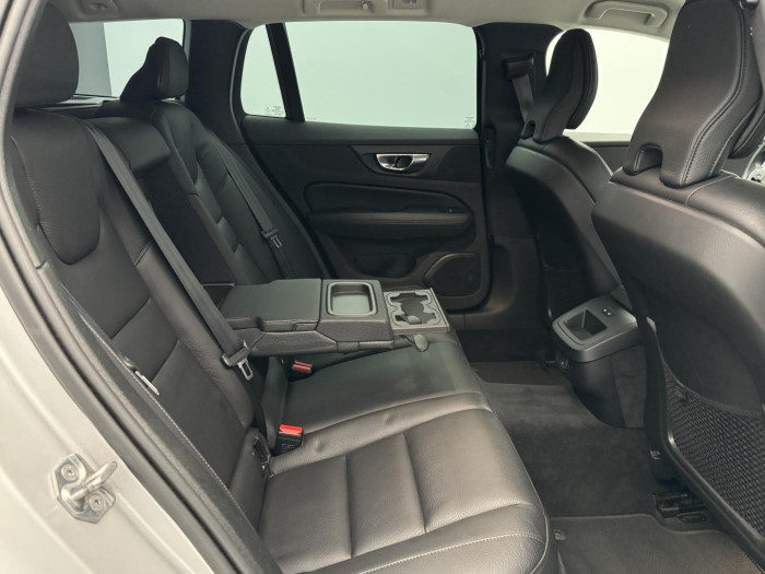 Volvo V60 B4 INSCRIPTION AUT REZERVACE