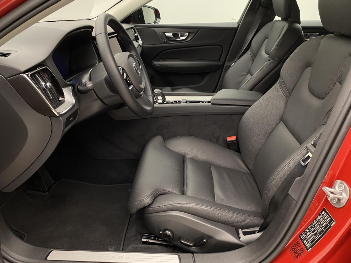 Volvo V60 B4 DARK PLUS AUT CZ