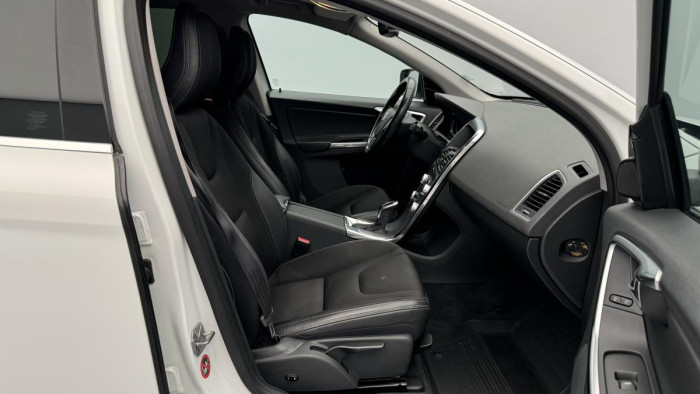 Volvo XC60 D4 AWD MOMENTUM REZERVACE 2.4 d Momentum