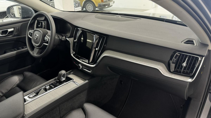 Volvo V60 CROSS COUNTRY B4 REZERVACE