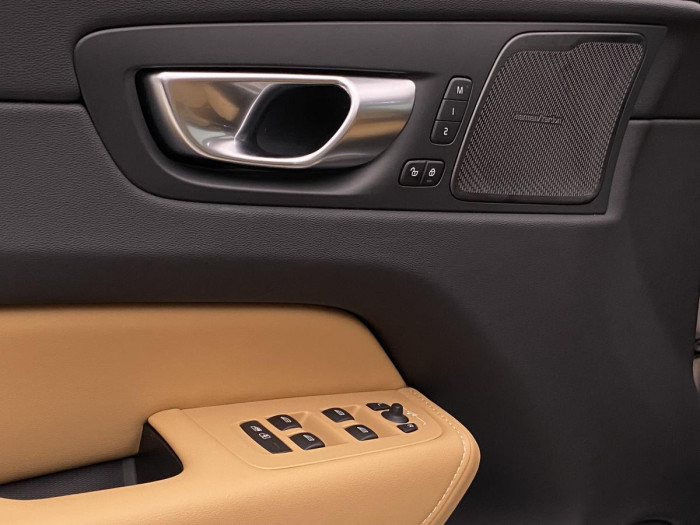 Volvo XC60 T6 AWD AT RECHARGE BRIGHT PLUS 2.0 AT Plus