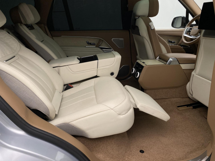 Land Rover Range Rover SV P530 LWB 1.maj.