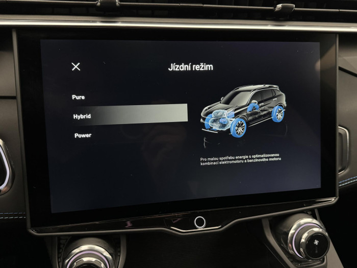 Lynk & Co 01 PHEV DCT AUT 1.maj