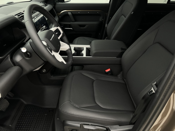 Land Rover Defender 110 D200 S AWD Aut REZERVACE 3.0 d