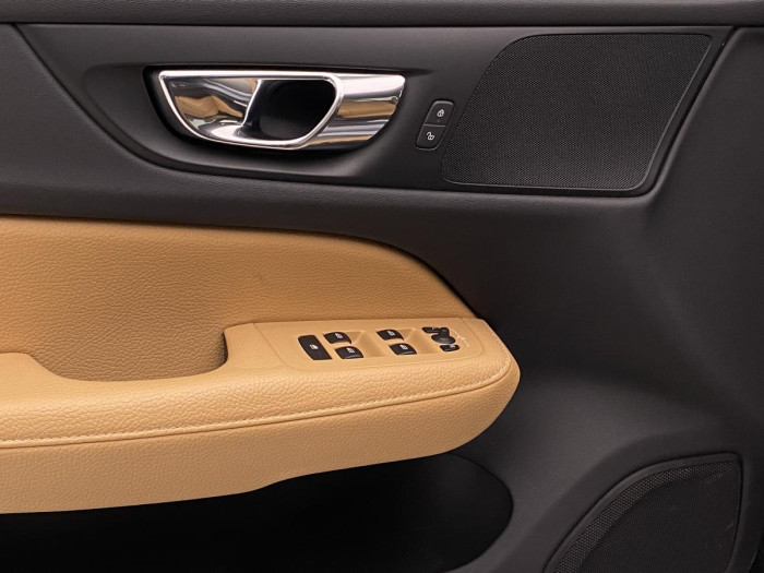 Volvo V60 D3 MOMENTUM NAVIGACE REZERVACE 2.0 d Momentum