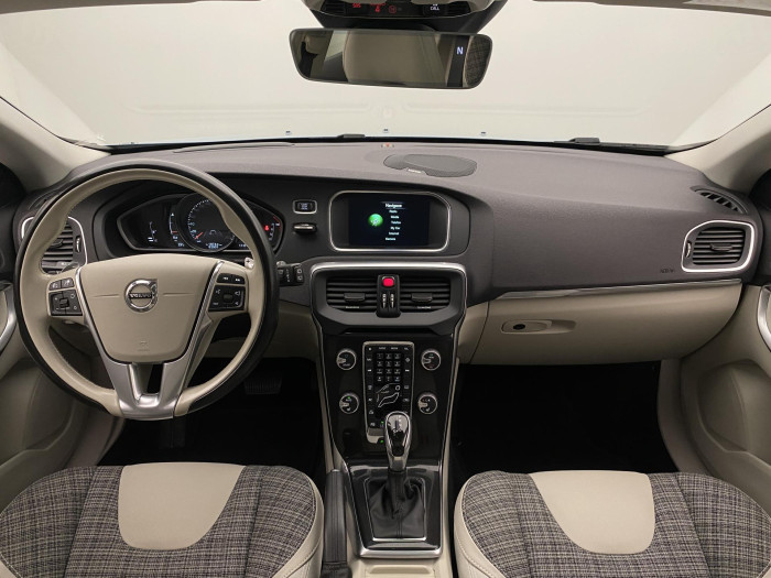 Volvo V40 D3 MOMENTUM AUT 2.0 d Momentum