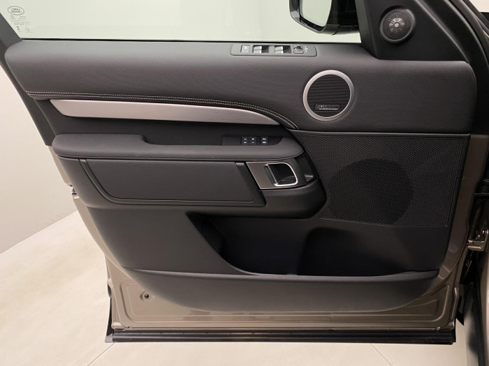 Land Rover Discovery D250 Dynamic SE REZERVACE 3.0 d Dynamic SE