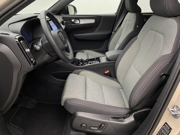 Volvo XC40 B3 DARK PLUS AUT CZ