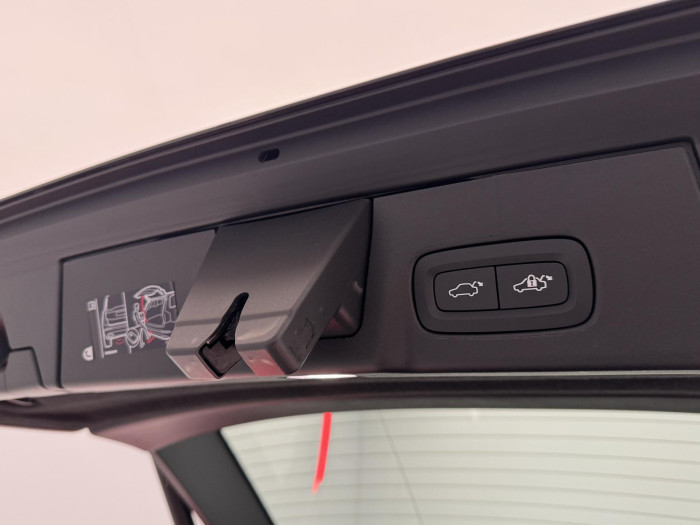 Volvo V90 CC B4 AWD PLUS BRIGHT AUT CZ