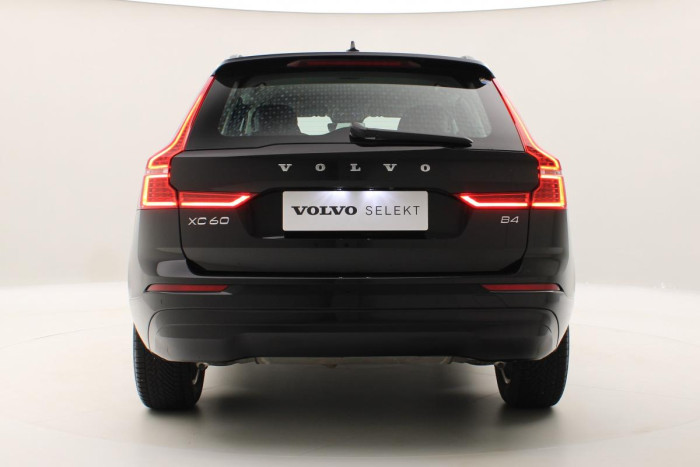 Volvo XC60 B4 MOMENTUM AUT REZERVACE 2.0 Momentum