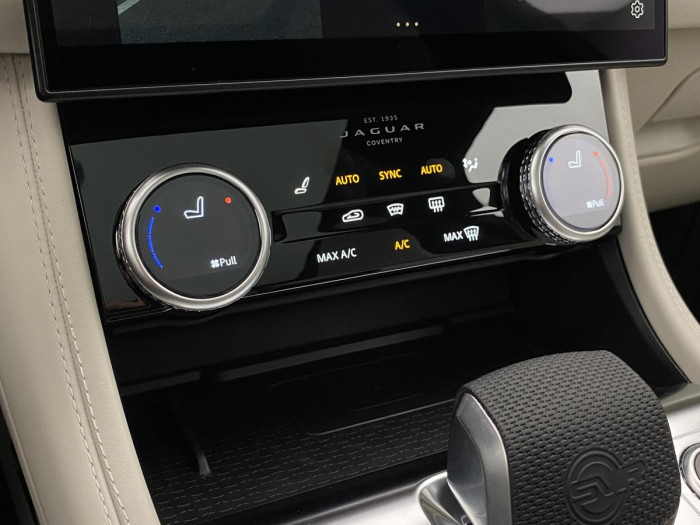 Jaguar F-Pace SVR 5.0 AWD AUT REZERVACE