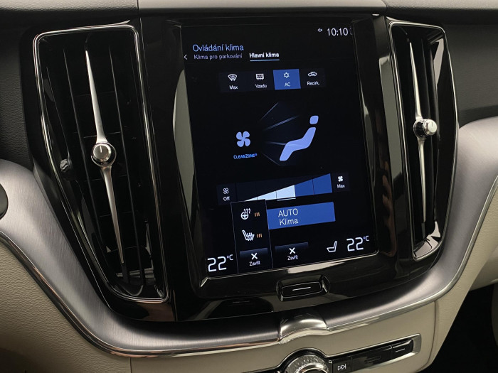 Volvo XC60 B4 AWD MOMENTUM AUT CZ 2.0 Momentum