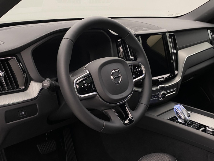 Volvo XC60 B5 AWD R-DESIGN AUT