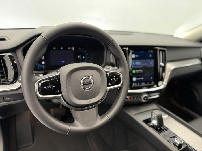 Volvo V60 B4 PLUS DARK AUT 1.maj.